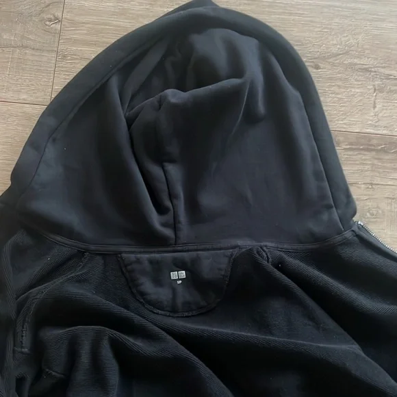 Black Uniqlo zip up - Picture 3 of 3